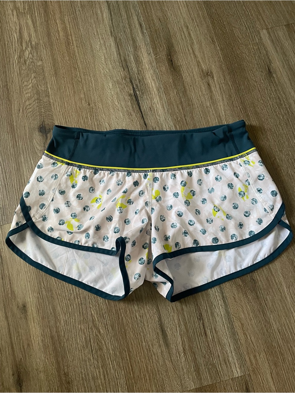 Lululemon speed shorts size 6